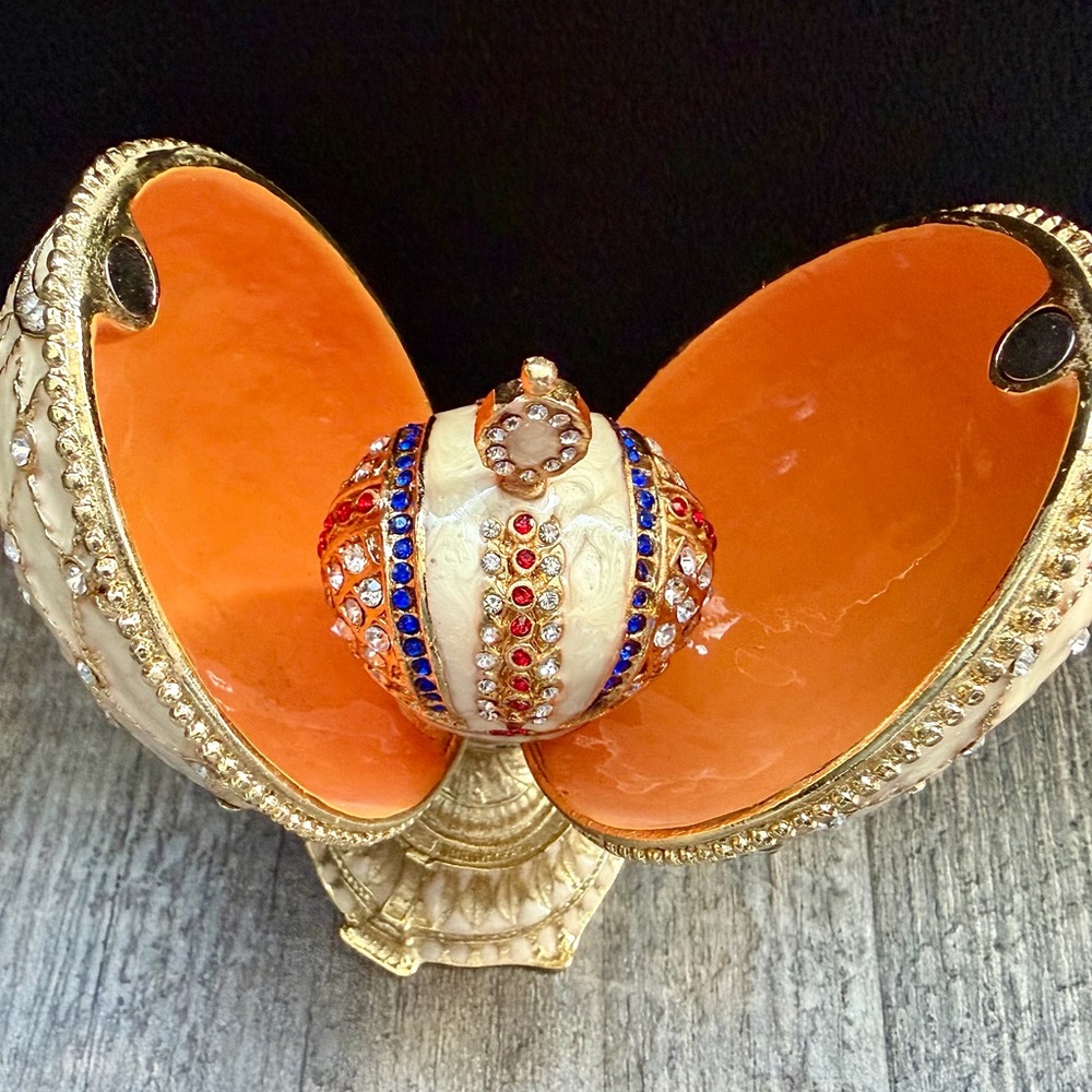 Replica Egg with crown jewelry box inside - Picture 4 of 8